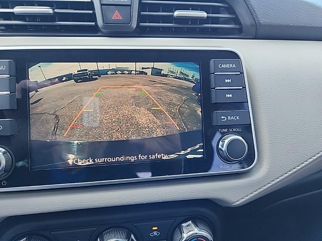 Nissan Versa  2021