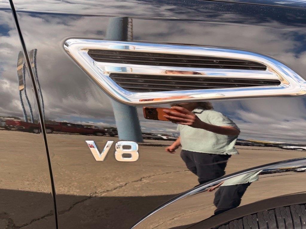 Nissan Armada  2022