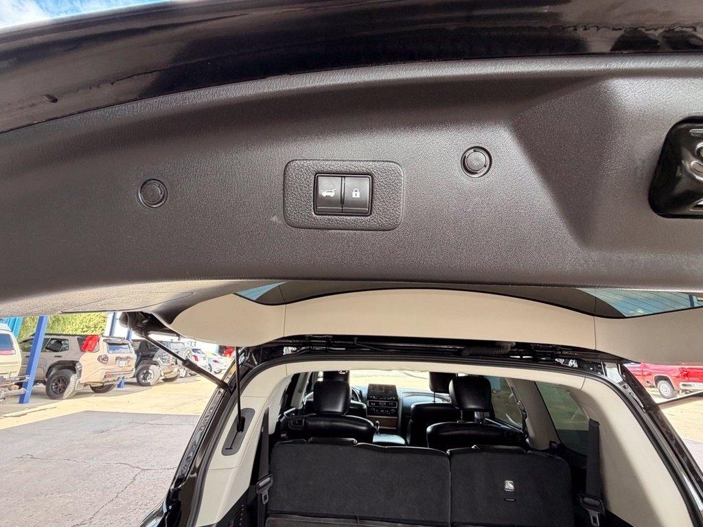Nissan Armada  2022