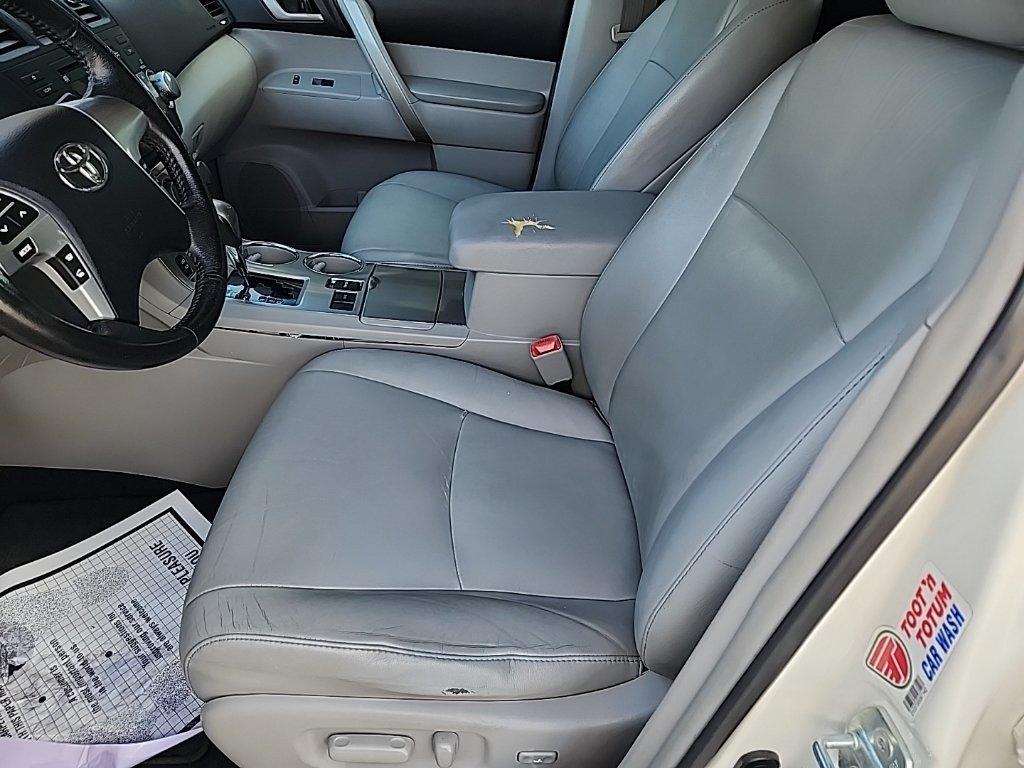 Toyota Highlander  2012
