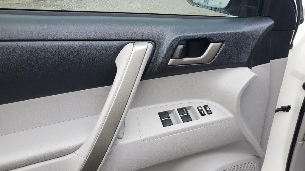 Toyota Highlander  2012