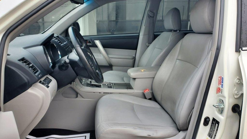 Toyota Highlander  2012