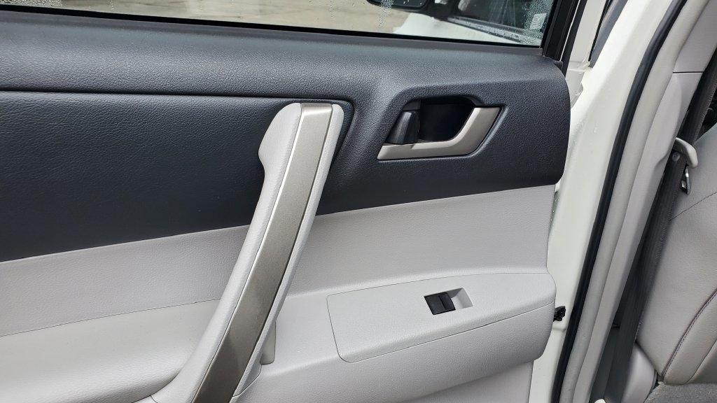 Toyota Highlander  2012