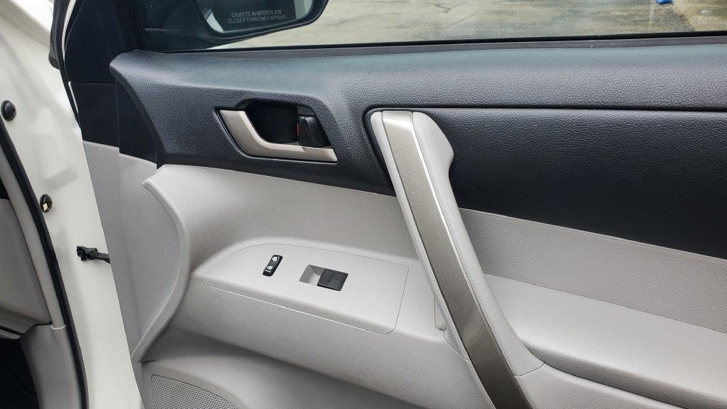 Toyota Highlander  2012