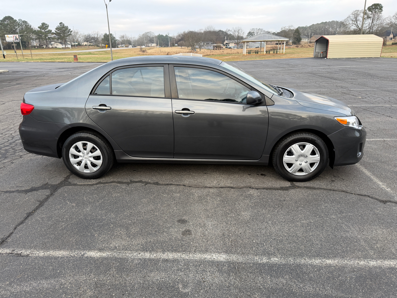 Toyota Corolla 4dr Sdn Auto LE (Natl) 2011