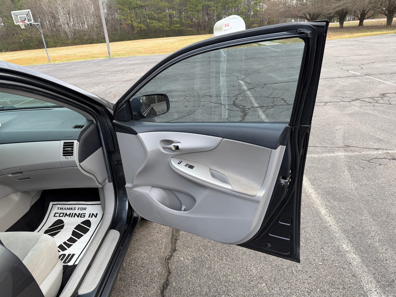 Toyota Corolla 4dr Sdn Auto LE (Natl) 2011