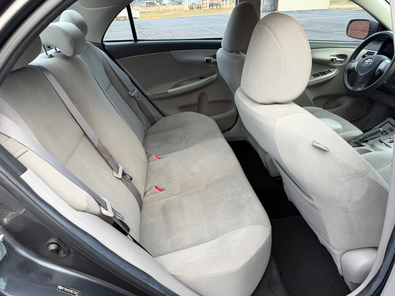 Toyota Corolla 4dr Sdn Auto LE (Natl) 2011