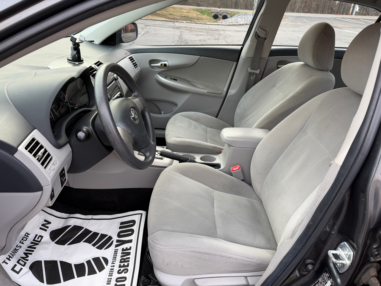 Toyota Corolla 4dr Sdn Auto LE (Natl) 2011