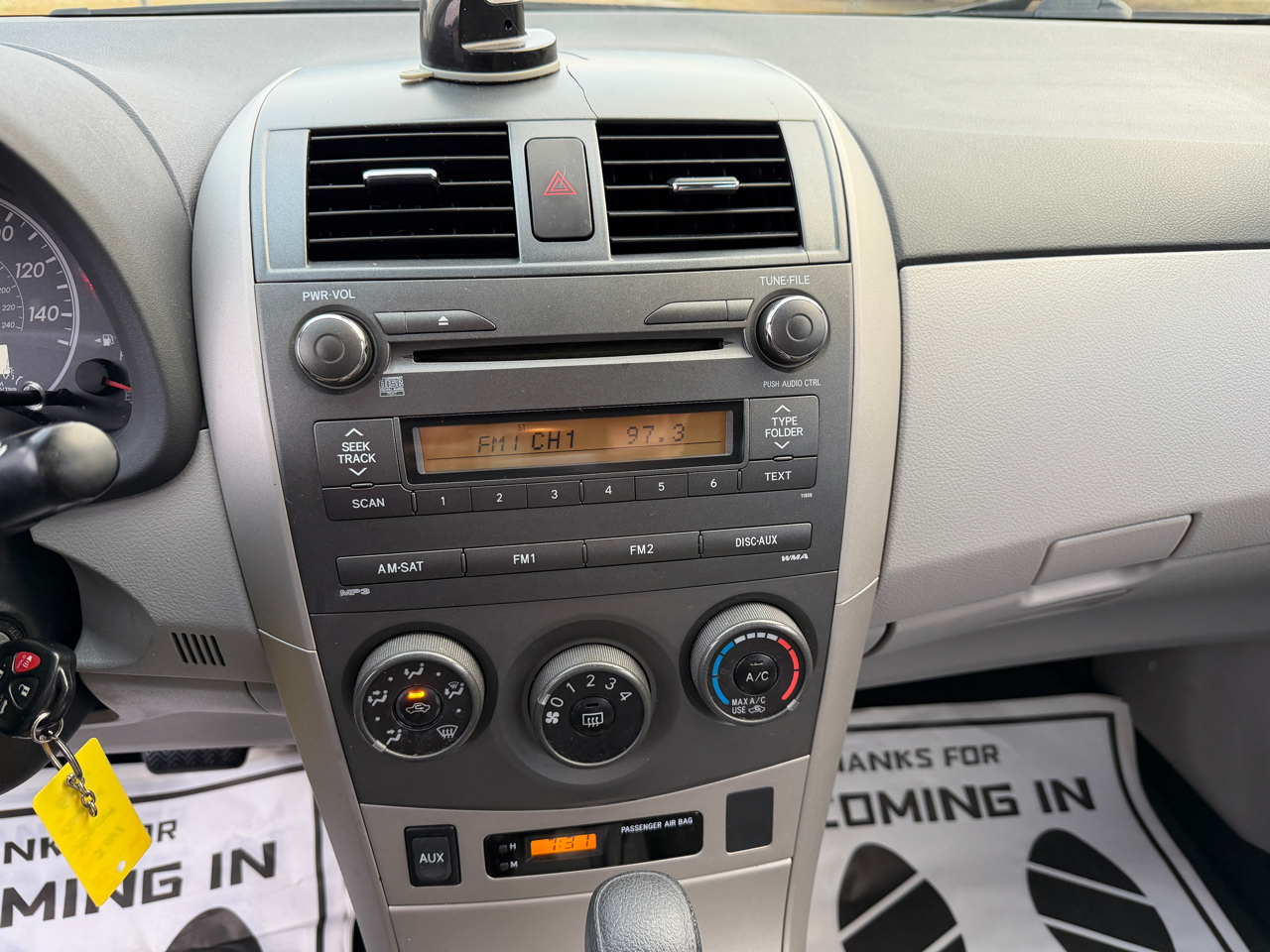 Toyota Corolla 4dr Sdn Auto LE (Natl) 2011