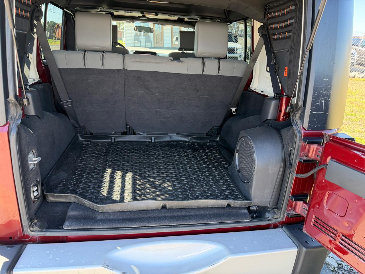 Jeep Wrangler Unlimited 4WD 4dr Sahara 2010