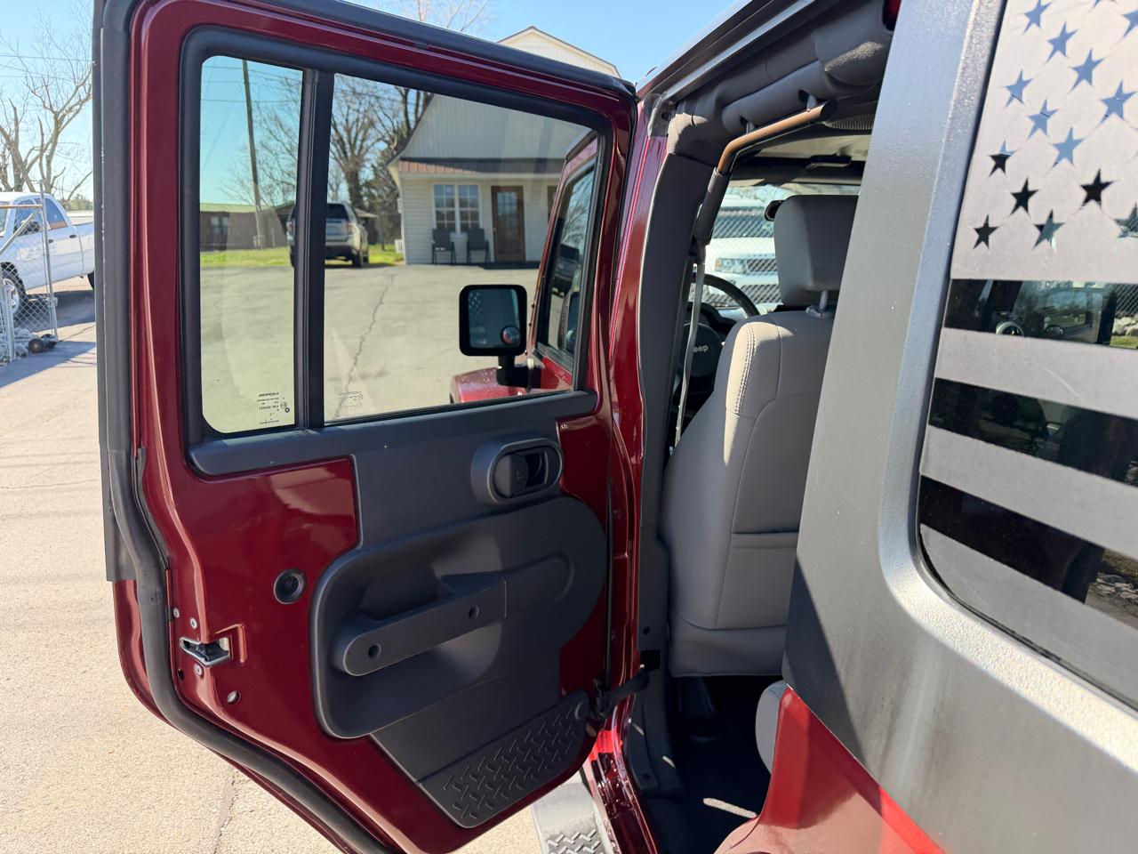 Jeep Wrangler Unlimited 4WD 4dr Sahara 2010