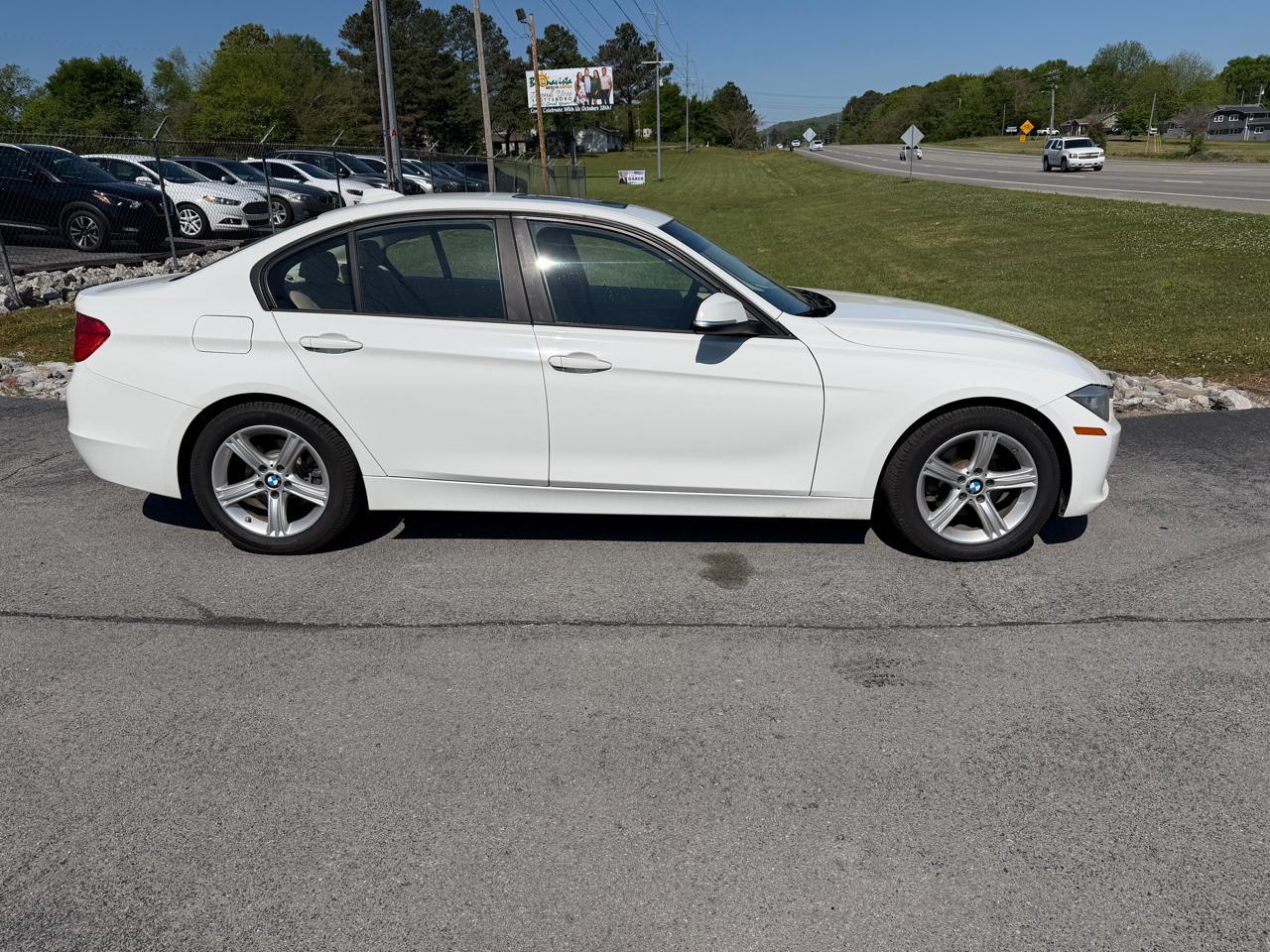 BMW 3 Series 4dr Sdn 320i RWD 2014