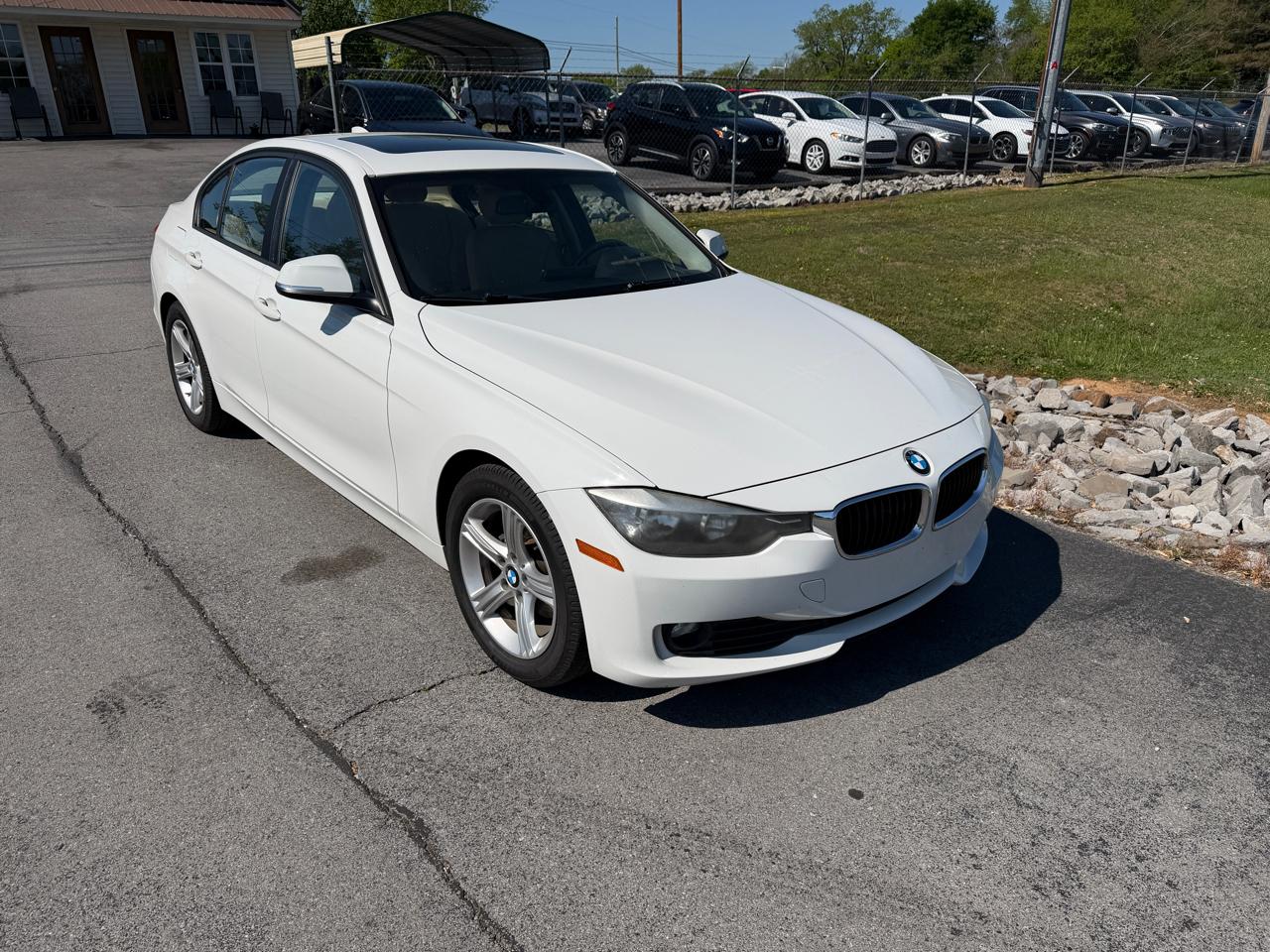 BMW 3 Series 4dr Sdn 320i RWD 2014