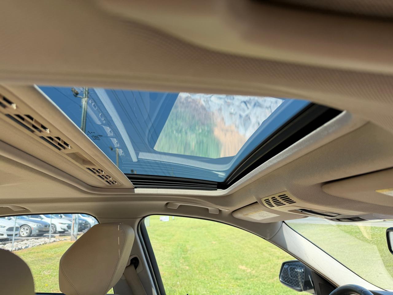 BMW 3 Series 4dr Sdn 320i RWD 2014