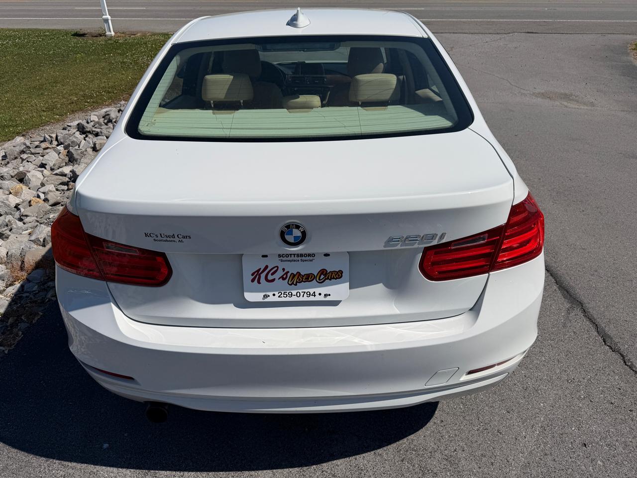 BMW 3 Series 4dr Sdn 320i RWD 2014