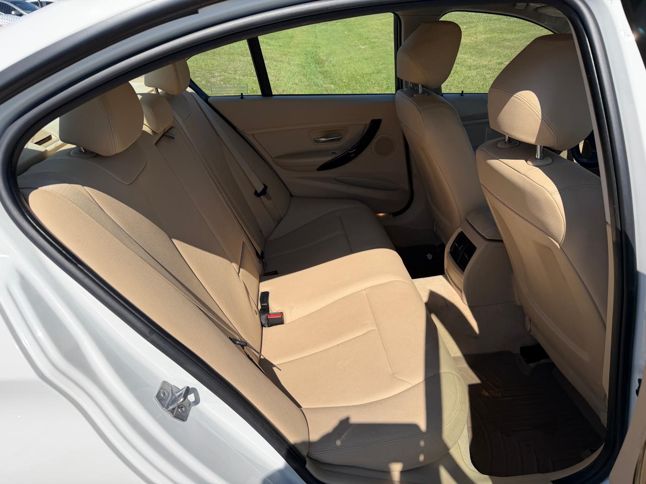 BMW 3 Series 4dr Sdn 320i RWD 2014