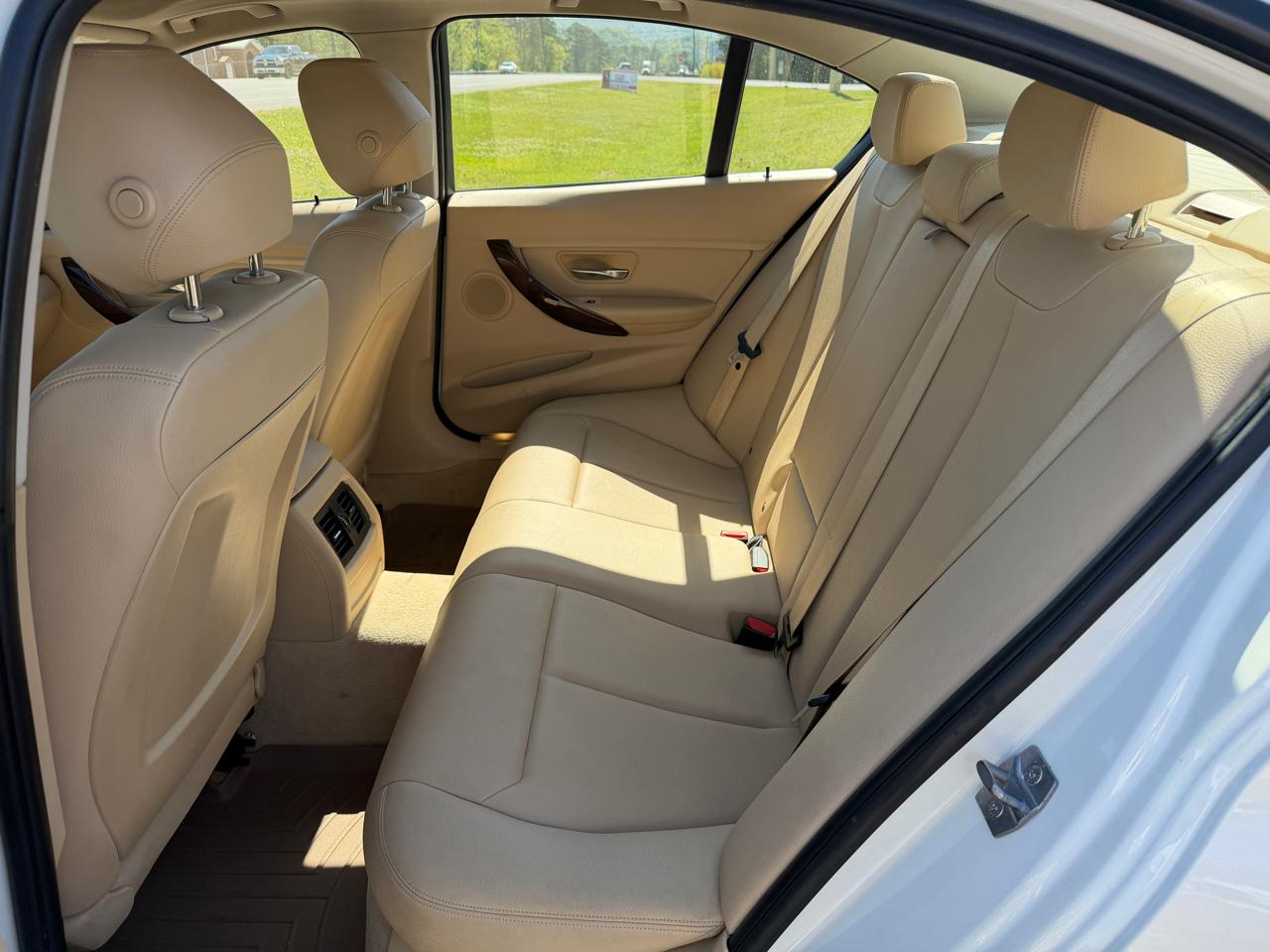 BMW 3 Series 4dr Sdn 320i RWD 2014