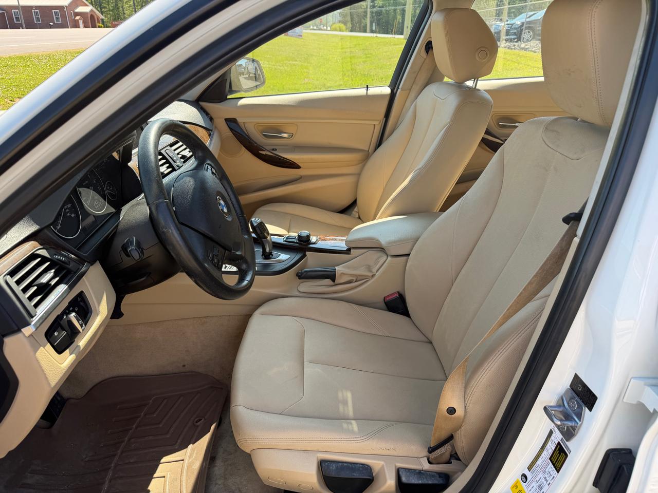 BMW 3 Series 4dr Sdn 320i RWD 2014