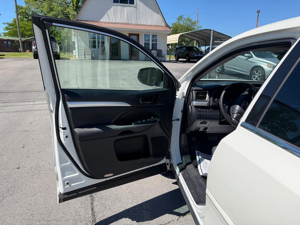 Toyota Highlander LE V6 AWD (Natl) 2018