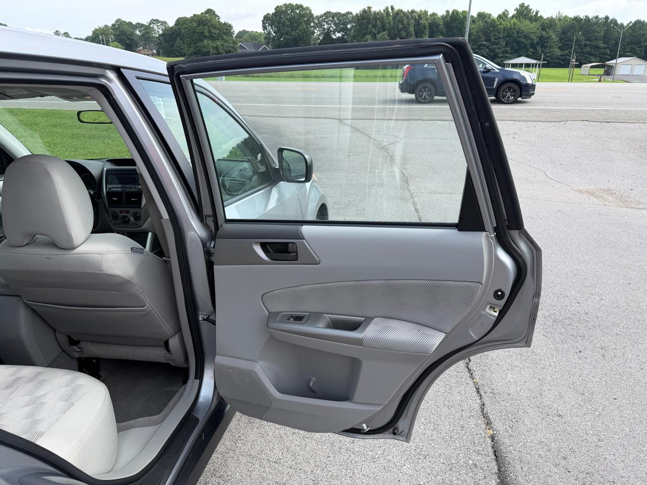 Subaru Forester 4dr Auto 2.5X 2010