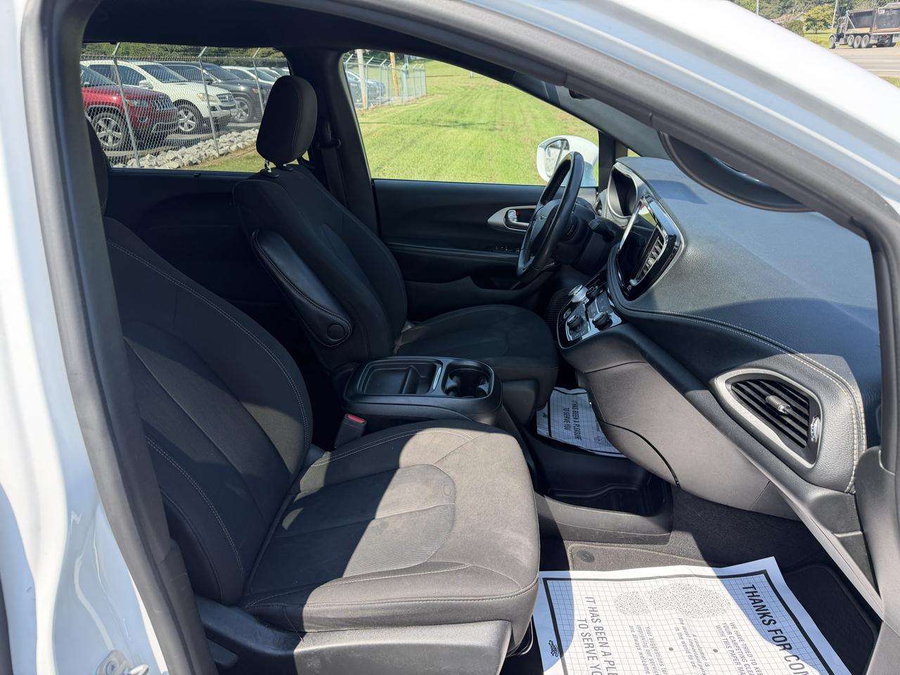 Chrysler Pacifica Touring FWD 2022
