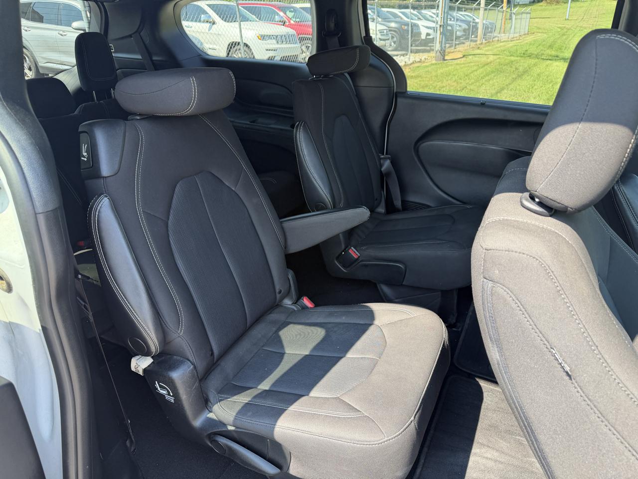 Chrysler Pacifica Touring FWD 2022