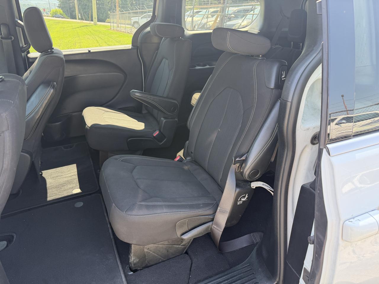 Chrysler Pacifica Touring FWD 2022