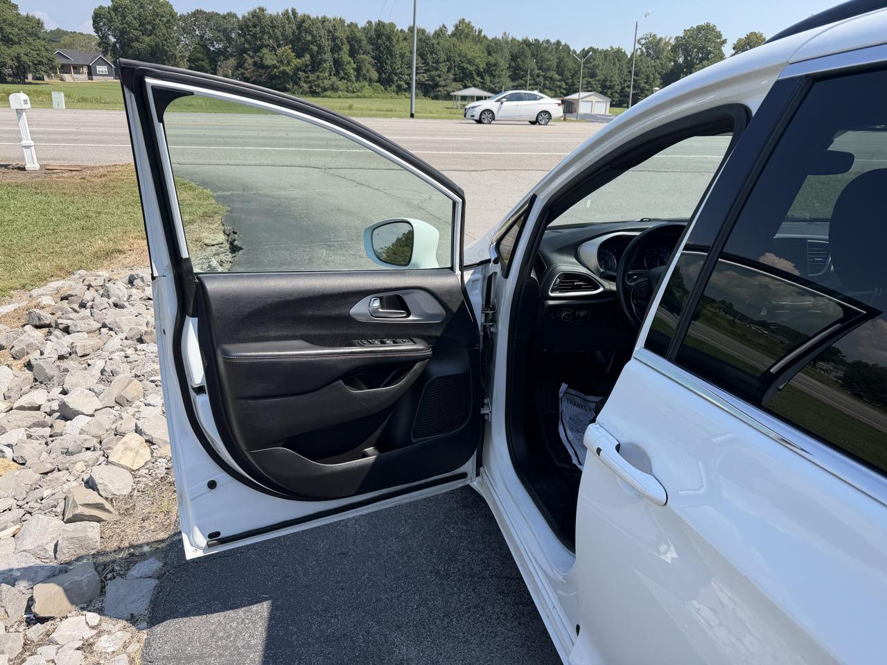 Chrysler Pacifica Touring FWD 2022