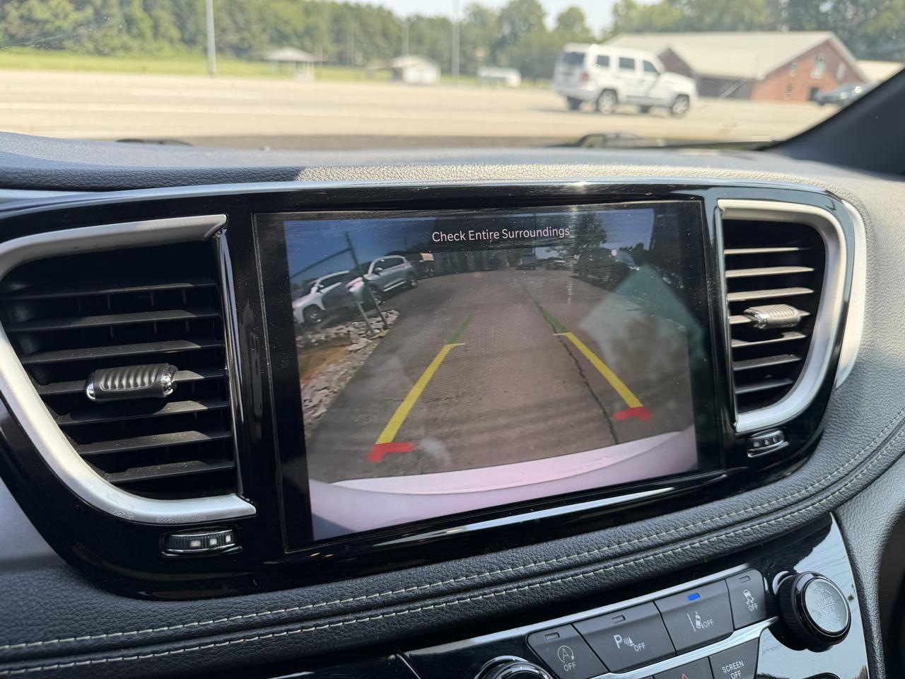 Chrysler Pacifica Touring FWD 2022