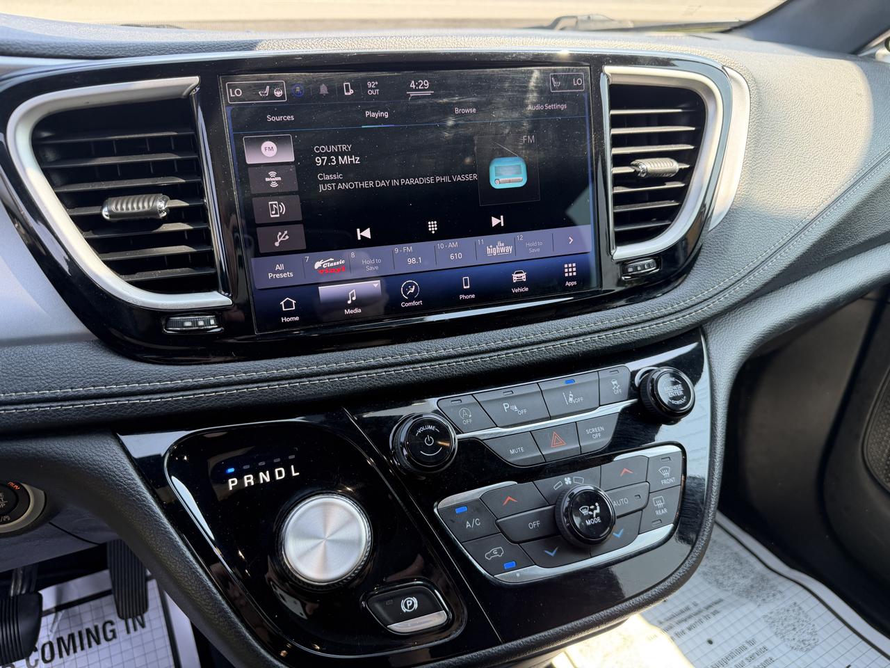 Chrysler Pacifica Touring FWD 2022