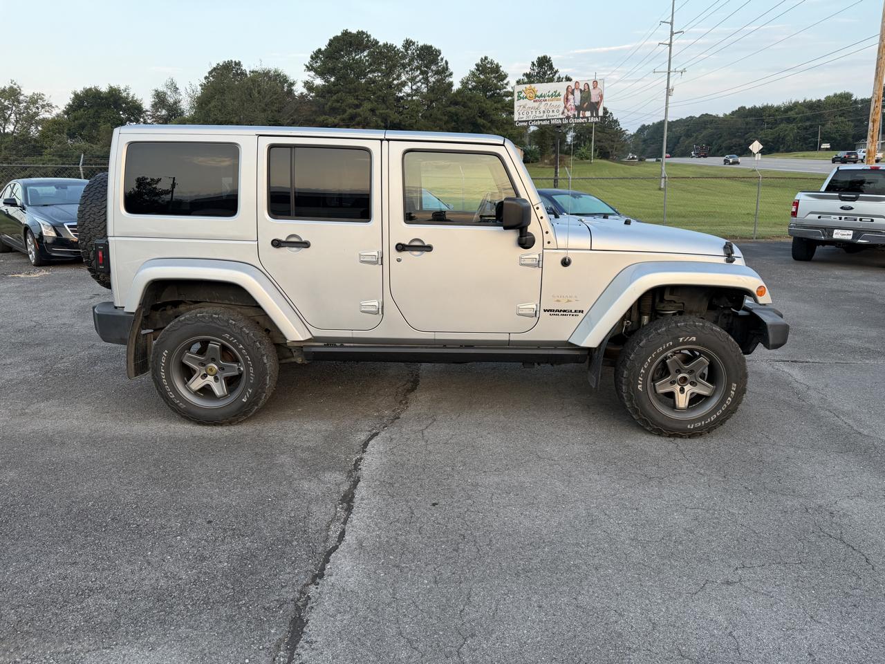 Jeep Wrangler Unlimited 4WD 4dr Sahara 2012