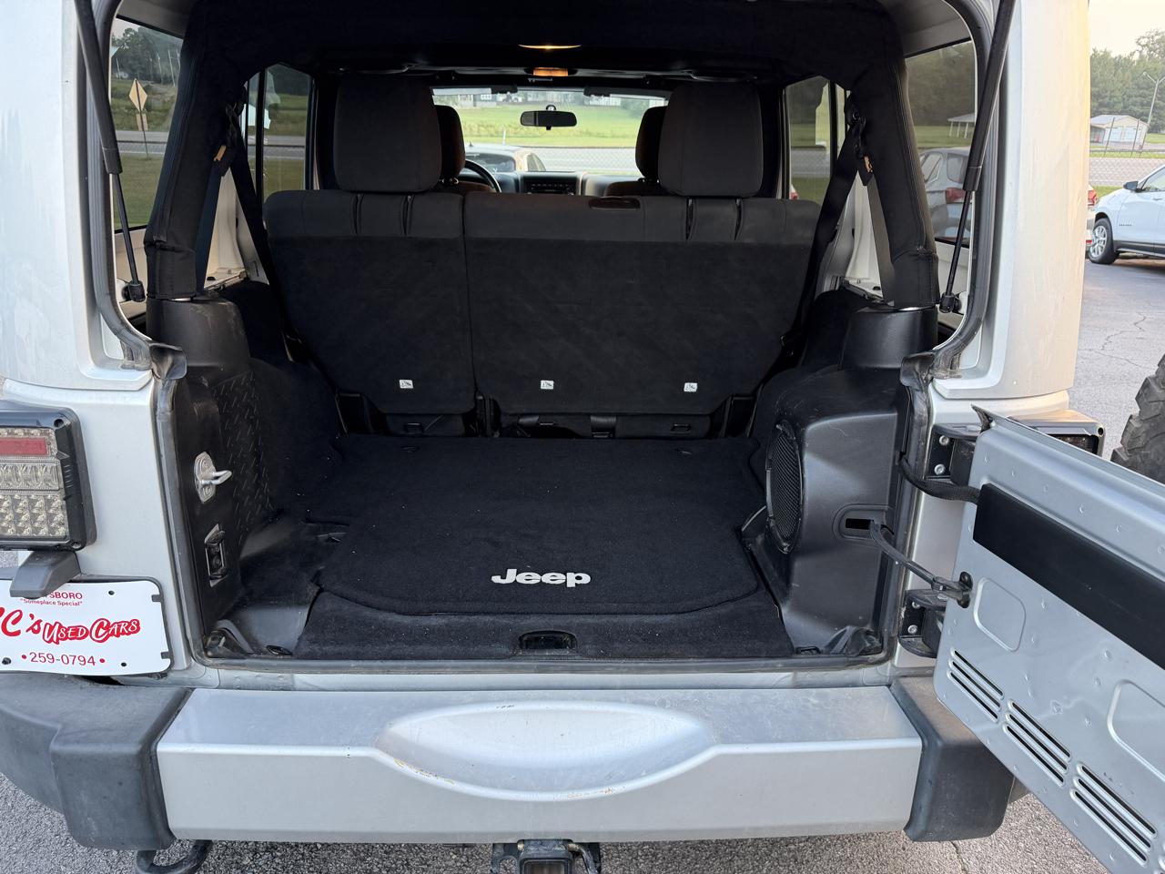 Jeep Wrangler Unlimited 4WD 4dr Sahara 2012