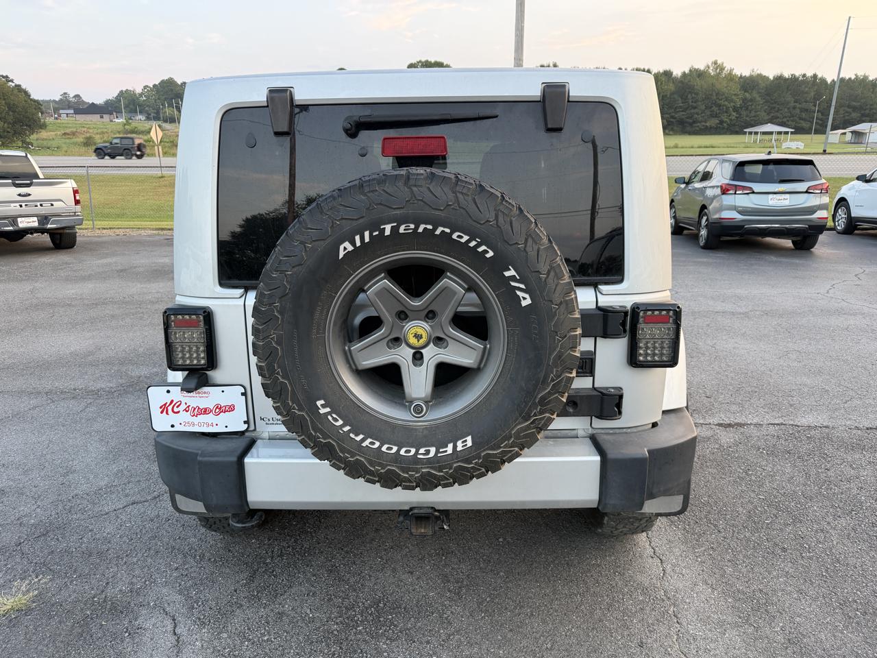 Jeep Wrangler Unlimited 4WD 4dr Sahara 2012