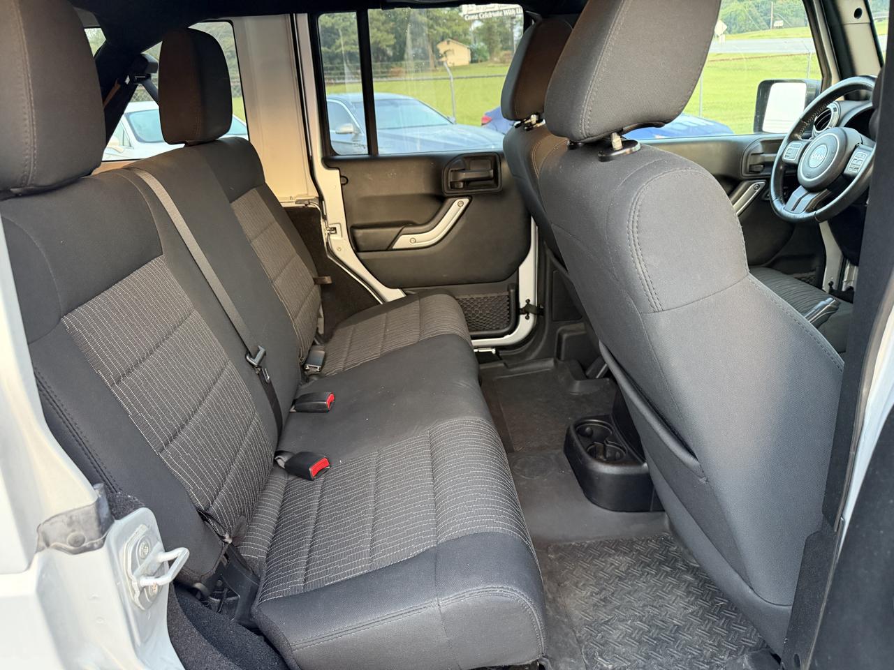 Jeep Wrangler Unlimited 4WD 4dr Sahara 2012