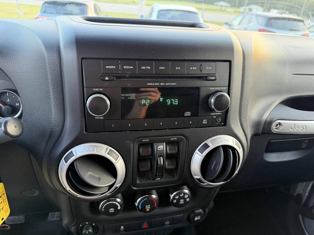 Jeep Wrangler Unlimited 4WD 4dr Sahara 2012