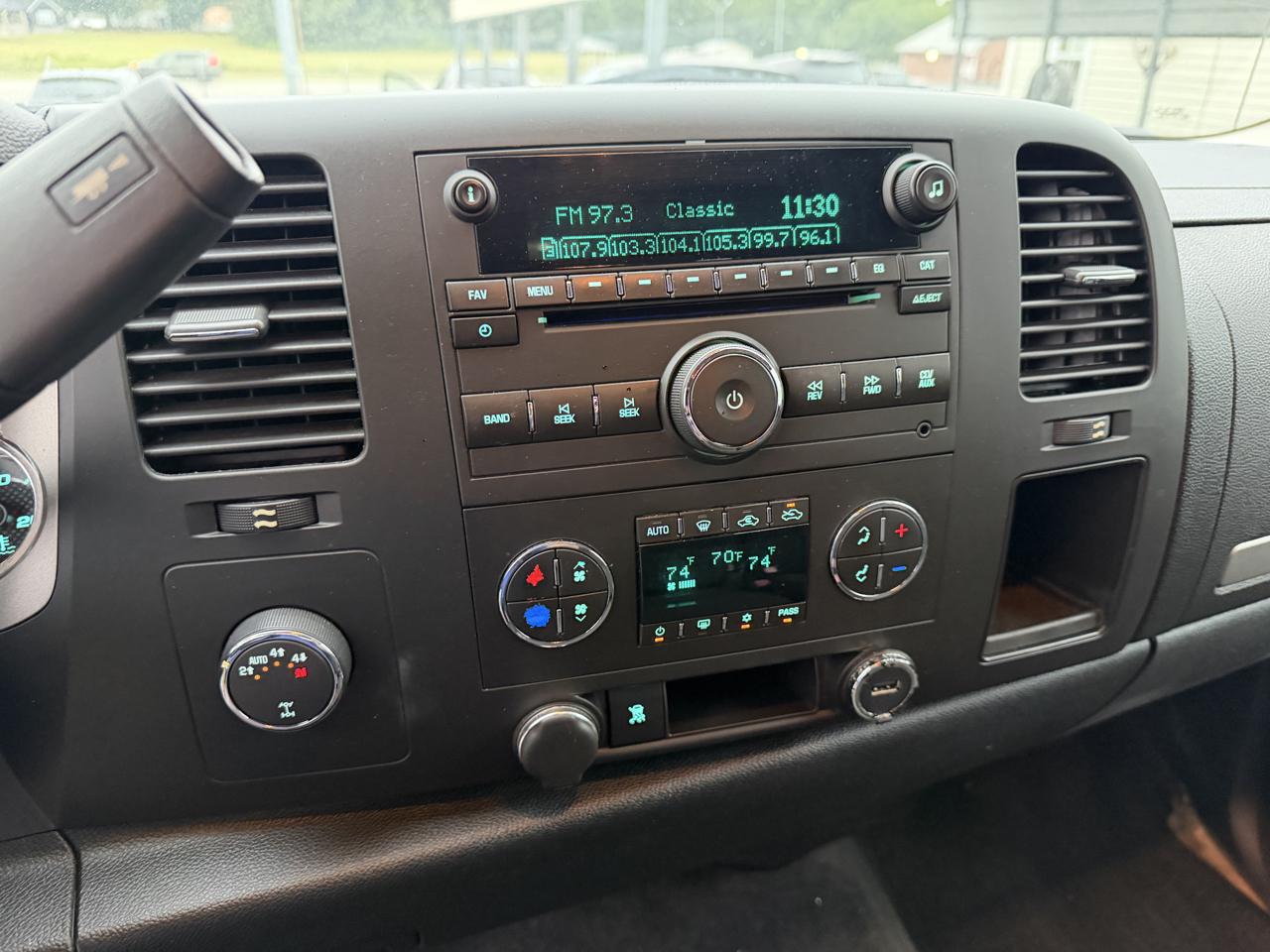 Chevrolet Silverado 1500 4WD Crew Cab 143.5" LT 2010