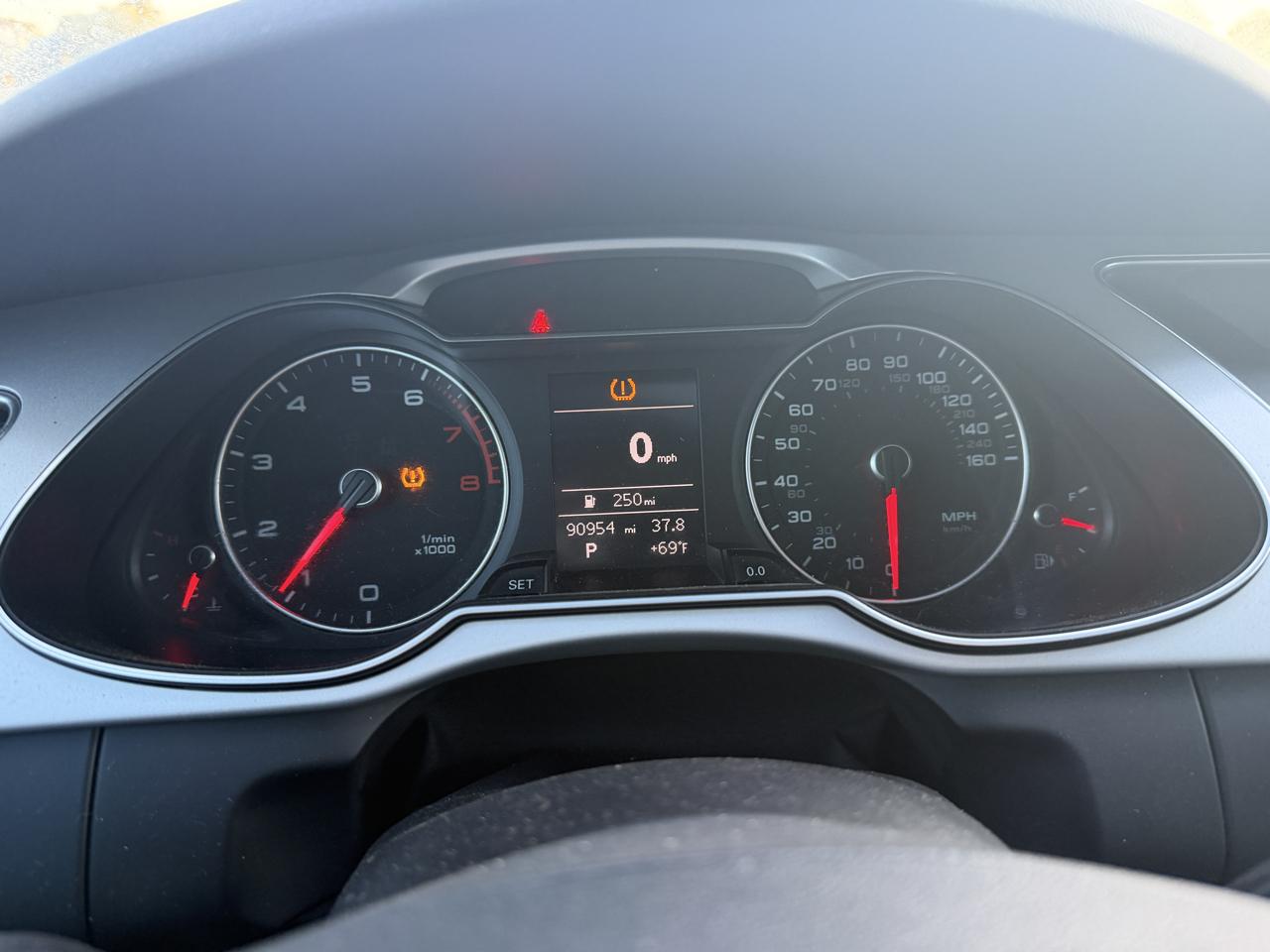 Audi A4 4dr Sdn CVT FrontTrak 2.0T Premium 2015