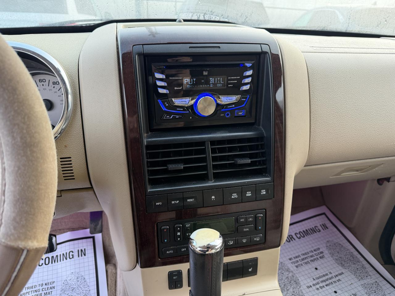 Ford Explorer 4dr 114" WB 4.6L Limited 4WD 2006