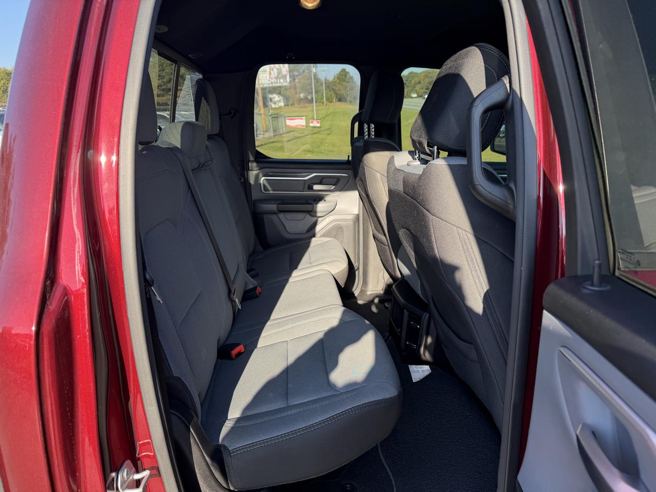 RAM 1500 Big Horn 4x2 Quad Cab 6'4" Box 2021