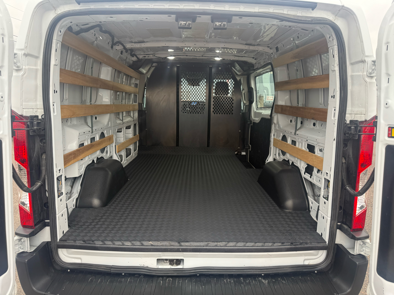 Ford Transit Cargo Van T-250 130" Low Rf 9070 GVWR RWD 2024 Ford Transit Cargo Van T-250 130" Low Rf 9070 GVWR RWD 2024