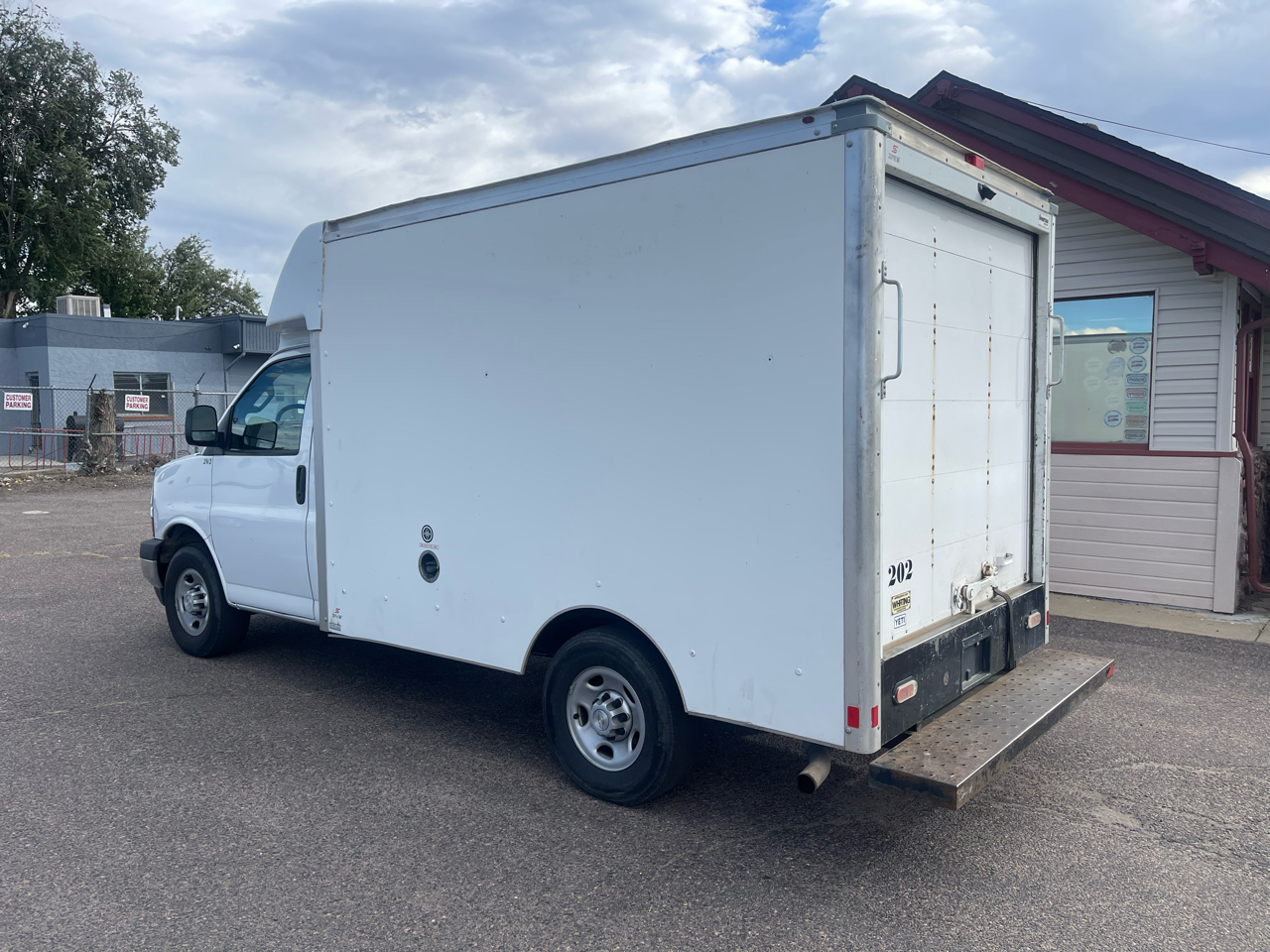 2020 Chevrolet Express Cutaway 3500 Van photo 3