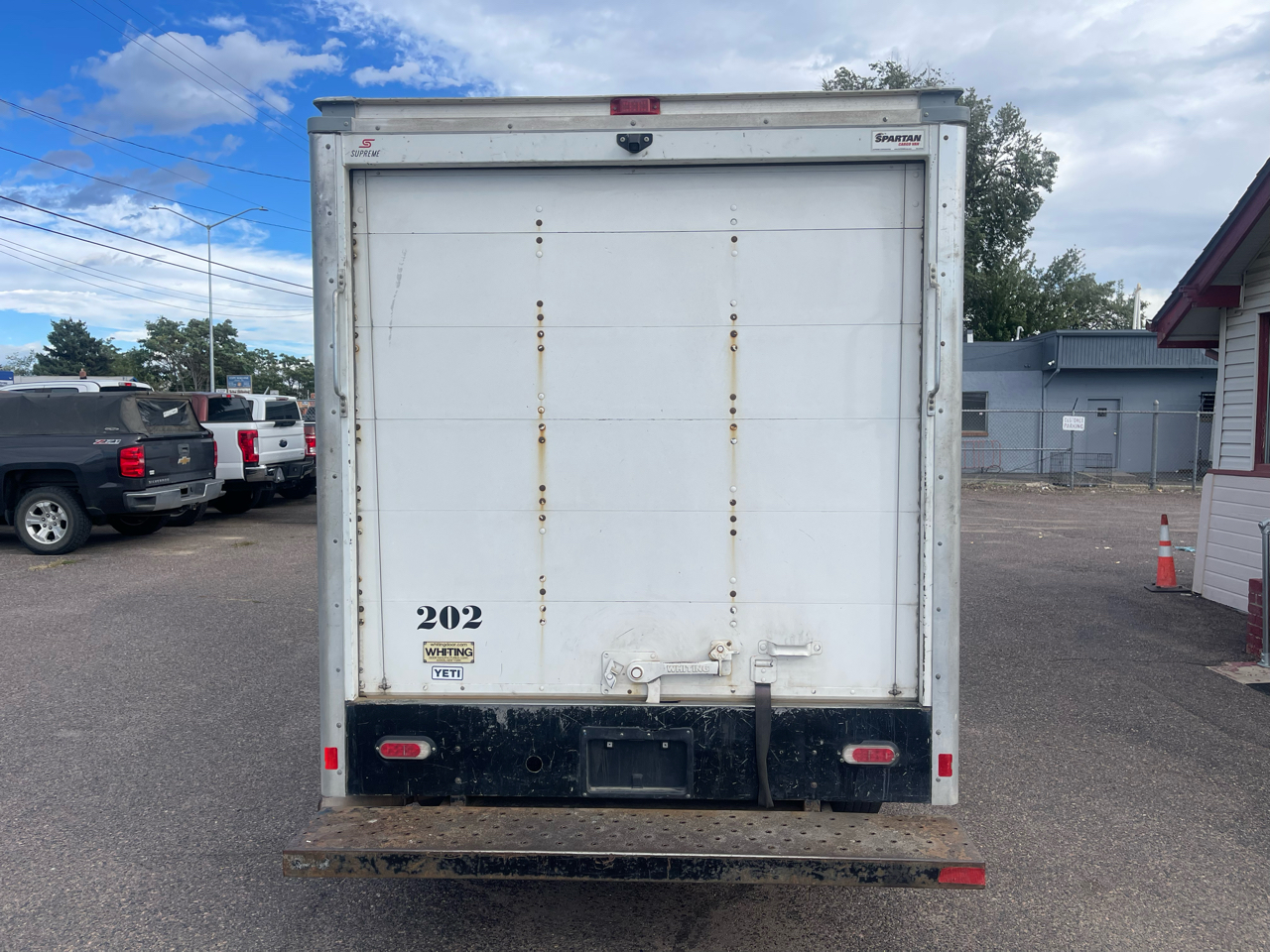 2020 Chevrolet Express Cutaway 3500 Van photo 5