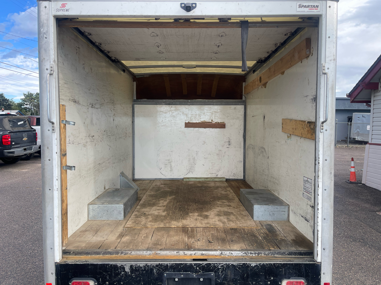 2020 Chevrolet Express Cutaway 3500 Van photo 6