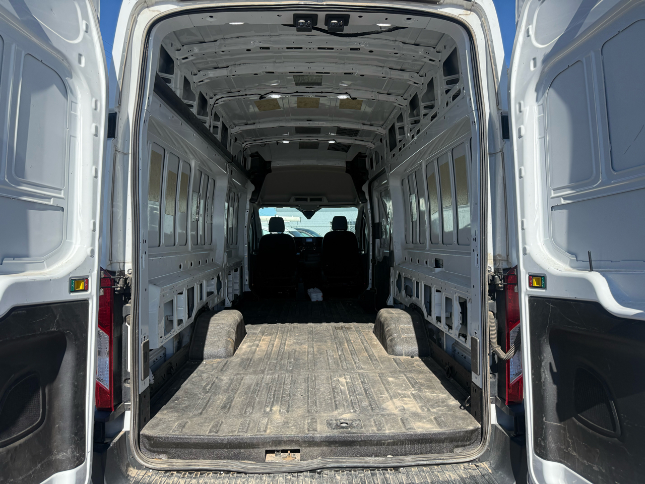 Ford Transit Cargo Van T-350 HD 148" EL Hi Rf 9950 GVWR DRW RWD 2020 Ford Transit Cargo Van T-350 HD 148" EL Hi Rf 9950 GVWR DRW RWD 2020