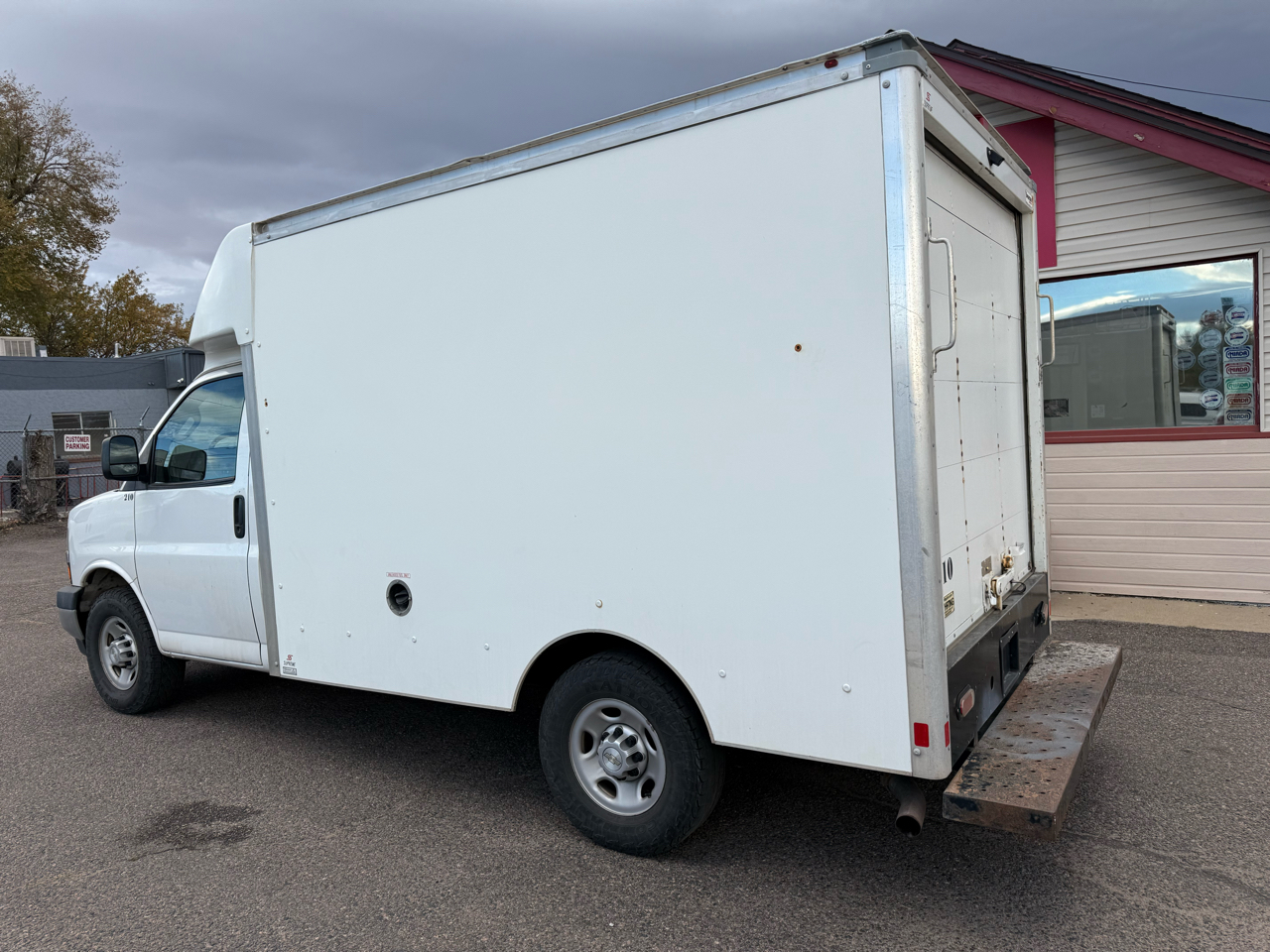 2020 Chevrolet Express Cutaway 3500 Van photo 3