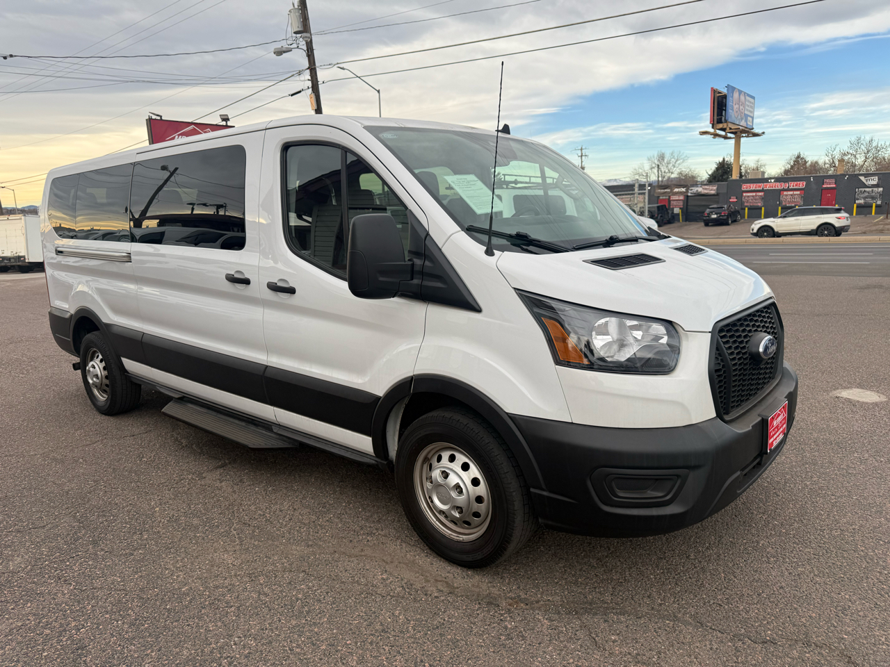 Ford Transit Passenger Wagon T-350 148" Low Roof XLT AWD 2023
