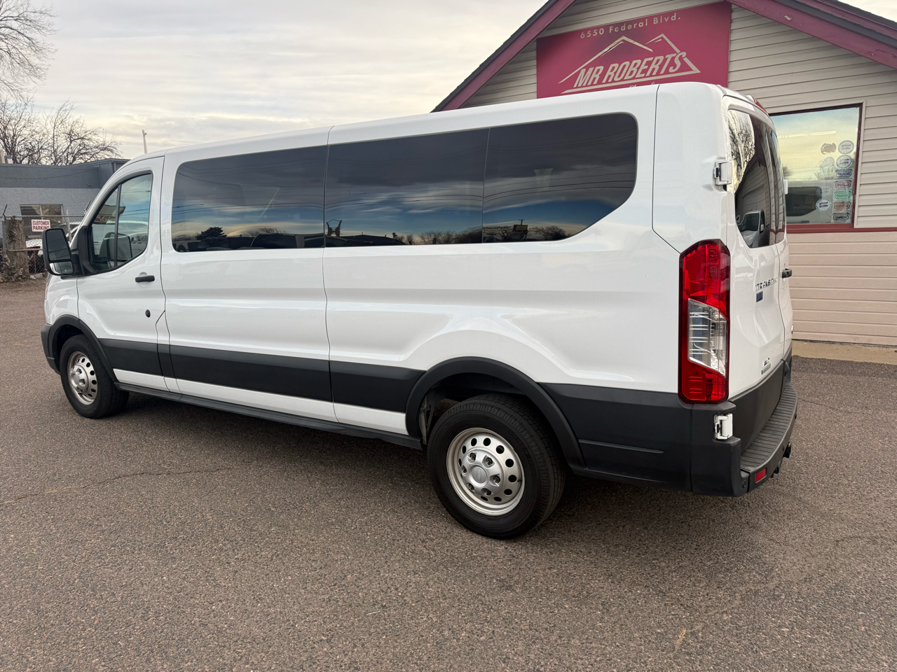 Ford Transit Passenger Wagon T-350 148" Low Roof XLT AWD 2023