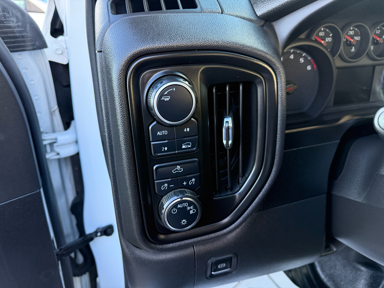 Chevrolet Silverado 1500 4WD Reg Cab 140" Work Truck 2022