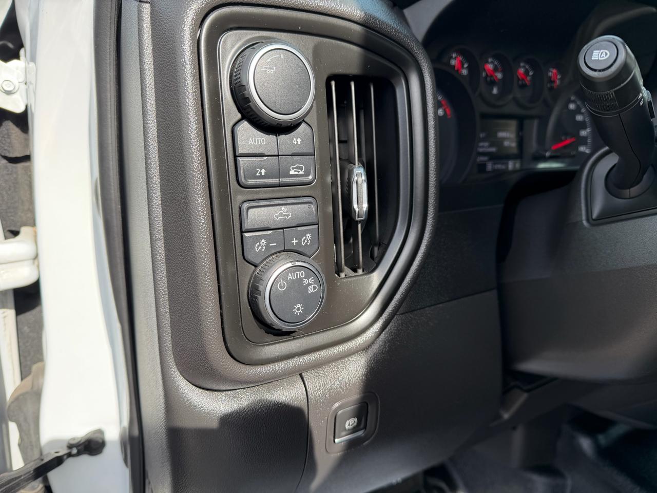 Chevrolet Silverado 1500 4WD Reg Cab 140" Work Truck 2022