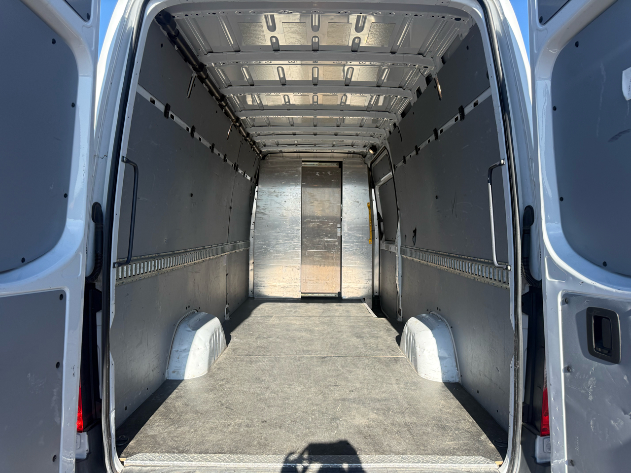 Freightliner Sprinter Van 2500 High Roof V6 170" RWD 2019